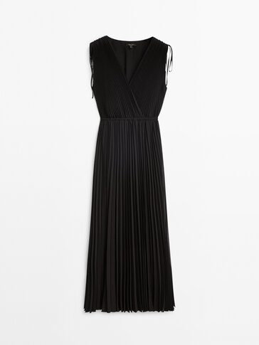 Pleated black dress with drawstrings