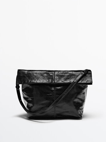 Maxi crossbody bag in crackled leather