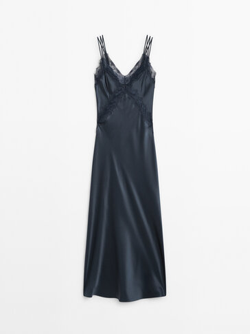 Μακρύ φόρεμα σε στιλ lingerie με δαντέλα -Studio