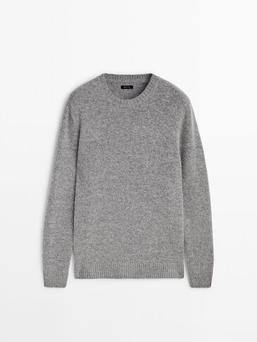 Ribbed-finish crew neck knit sweater