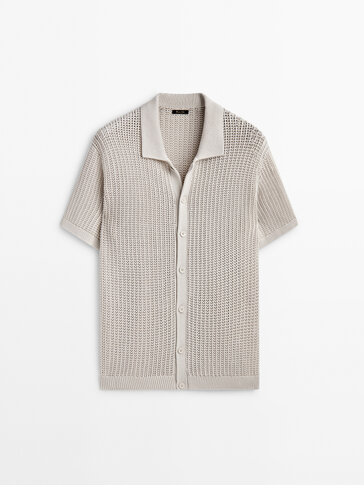 Camisa de malha croché com manga curta e botões