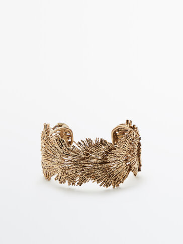 Special textured gold-plated rigid arm cuff