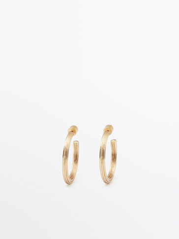 Medium gold-plated textured hoop earrings