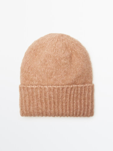 Knit beanie with ribbed detail