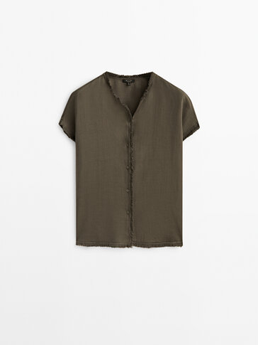 Short sleeve shirt with frayed detail