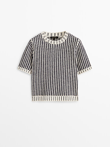 Knit short sleeve zigzag sweater
