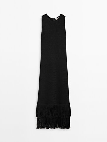 Dzianinowa sukienka z frędzlami − Limited Edition