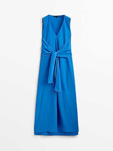 Sleeveless dress with tie detail