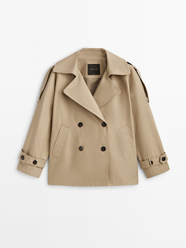 Short buttoned trench coat