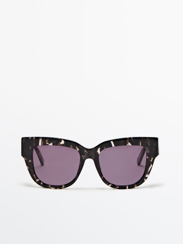 Oversize black tortoiseshell sunglasses