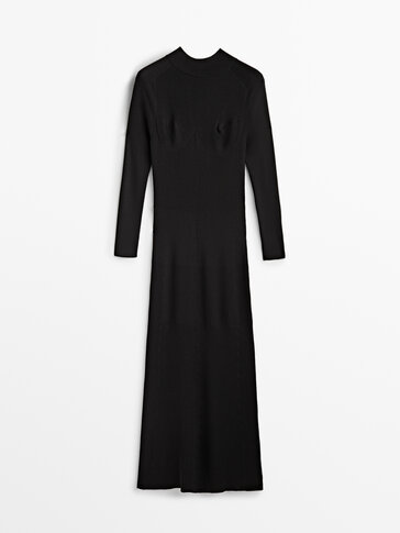 Czarna dzianinowa sukienka z prążkowanym elementem − Studio