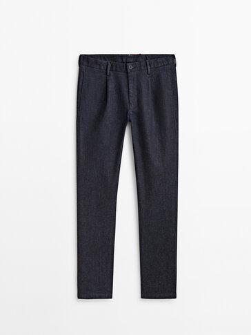 Relaxed fit darted jeans