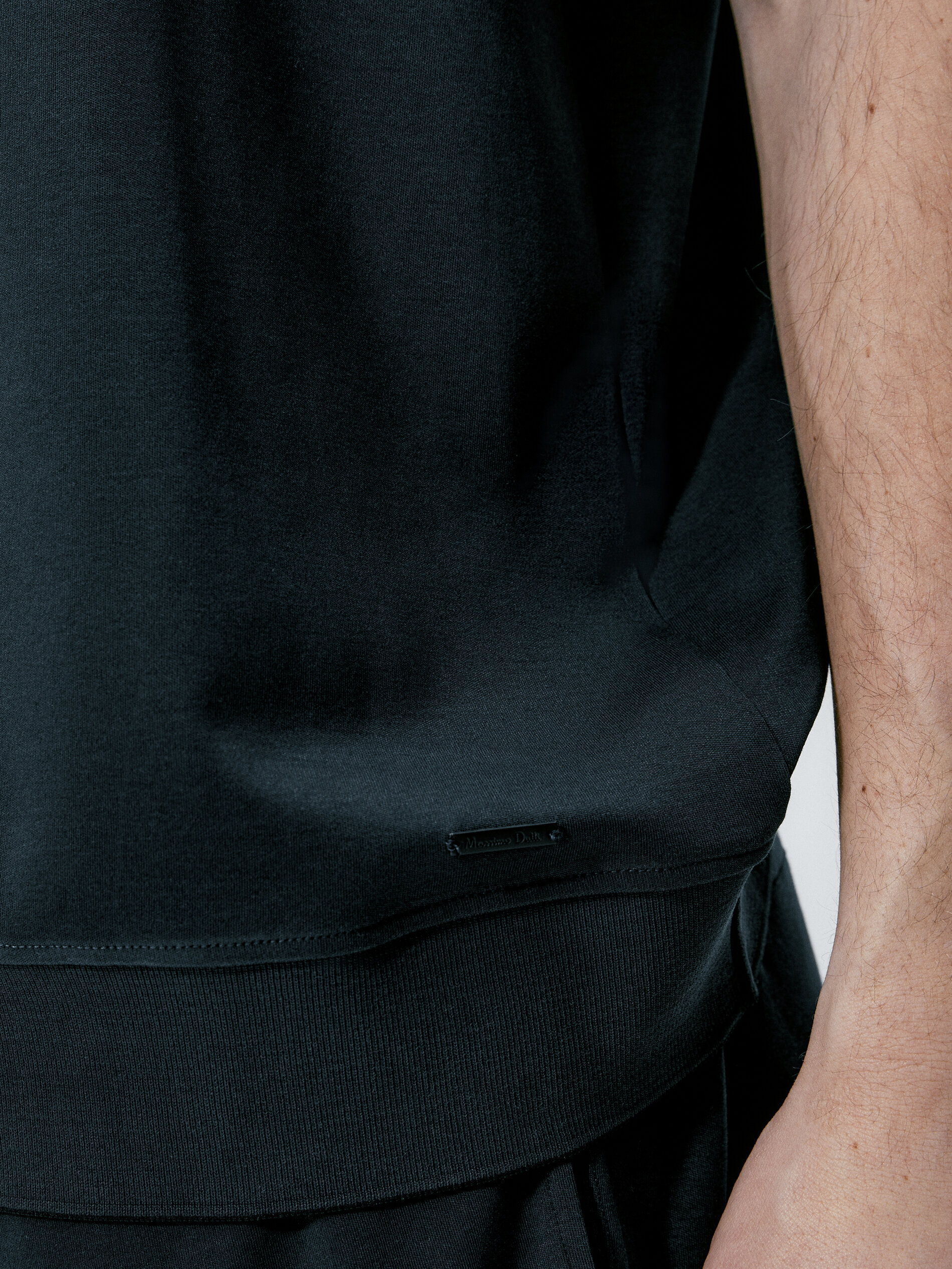 Massimo Dutti Kısa kollu kontrast sweatshirt. 8 Massimo Dutti Kısa kollu kontrast sweatshirt. 8