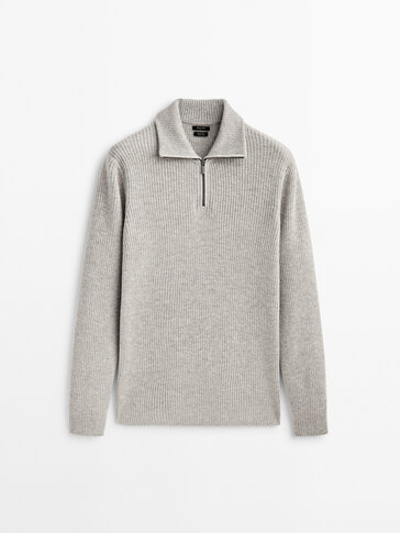 Mock neck knit sweater with a zip