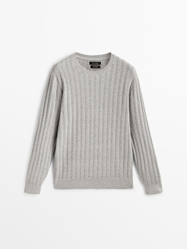 Cable knit sweater with a crew neck