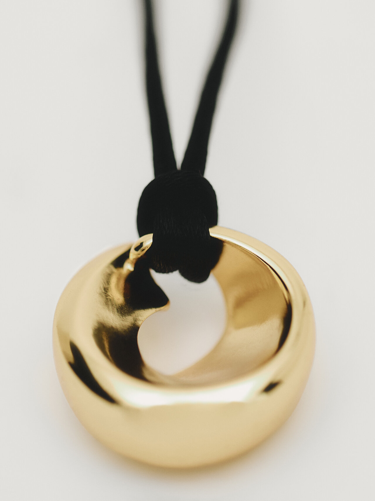 Necklace cord detail circular piece