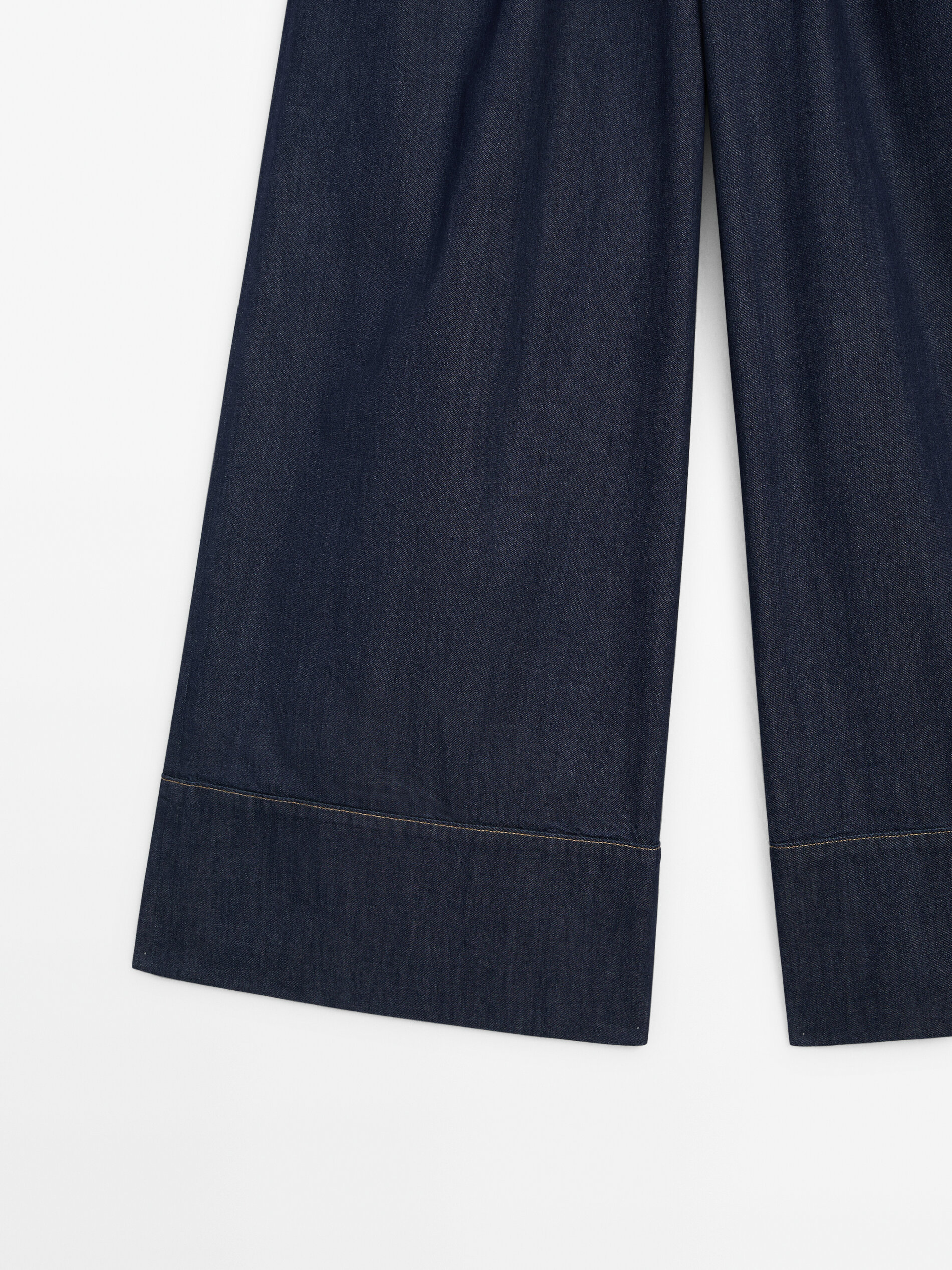 Jeans wide leg detalle cordón