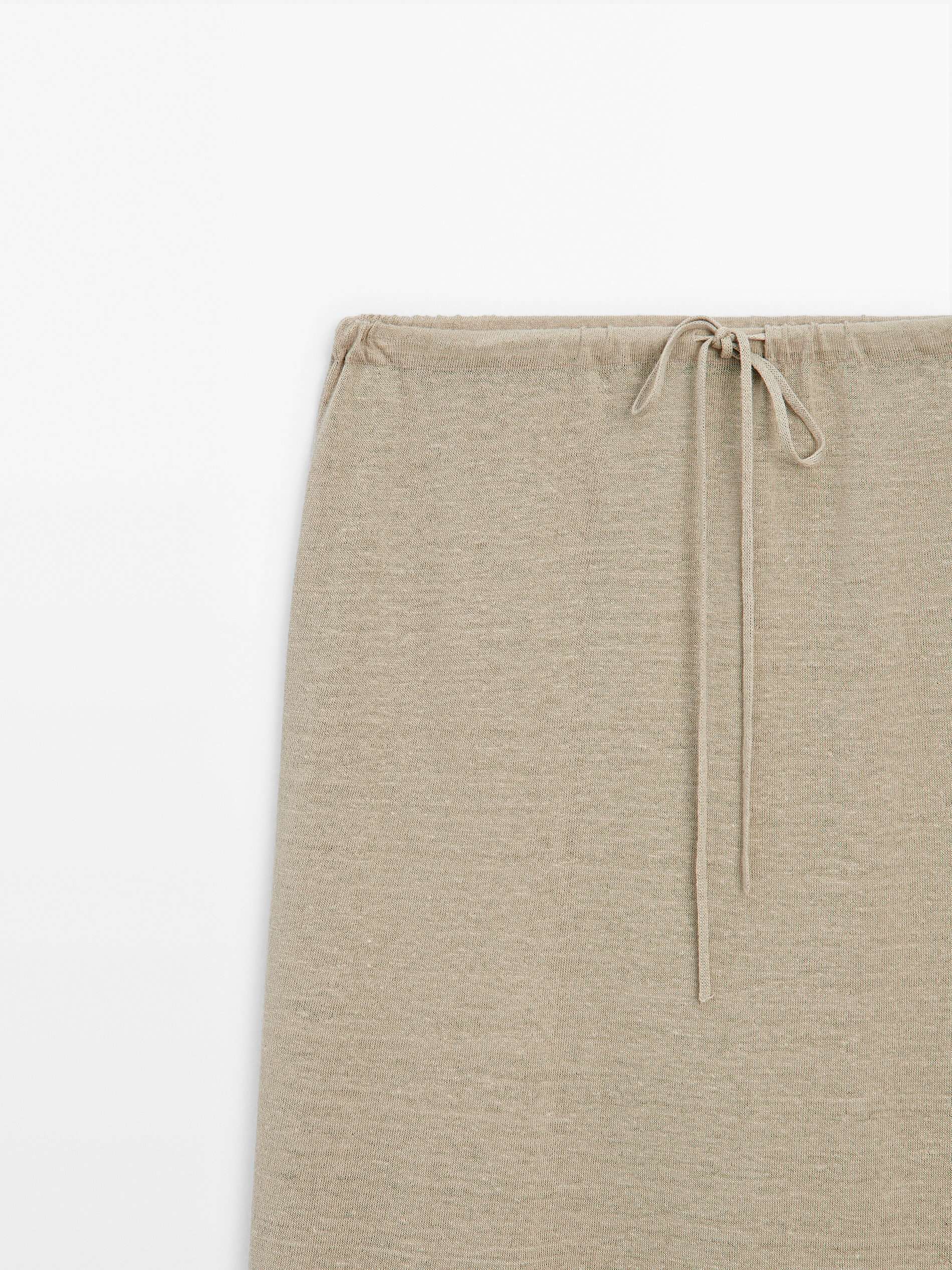 Falda midi con lino detalle lazada