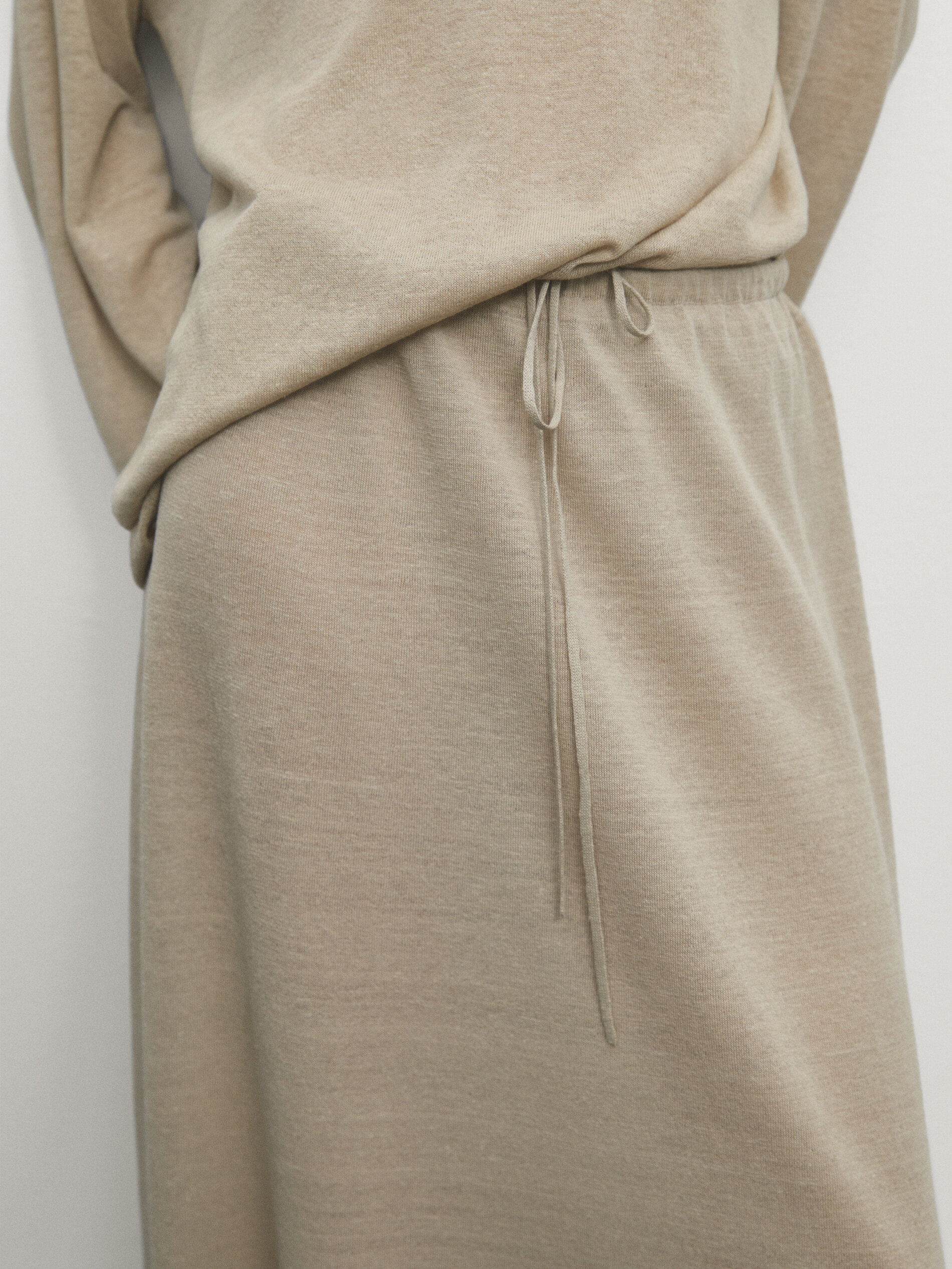 Falda midi con lino detalle lazada