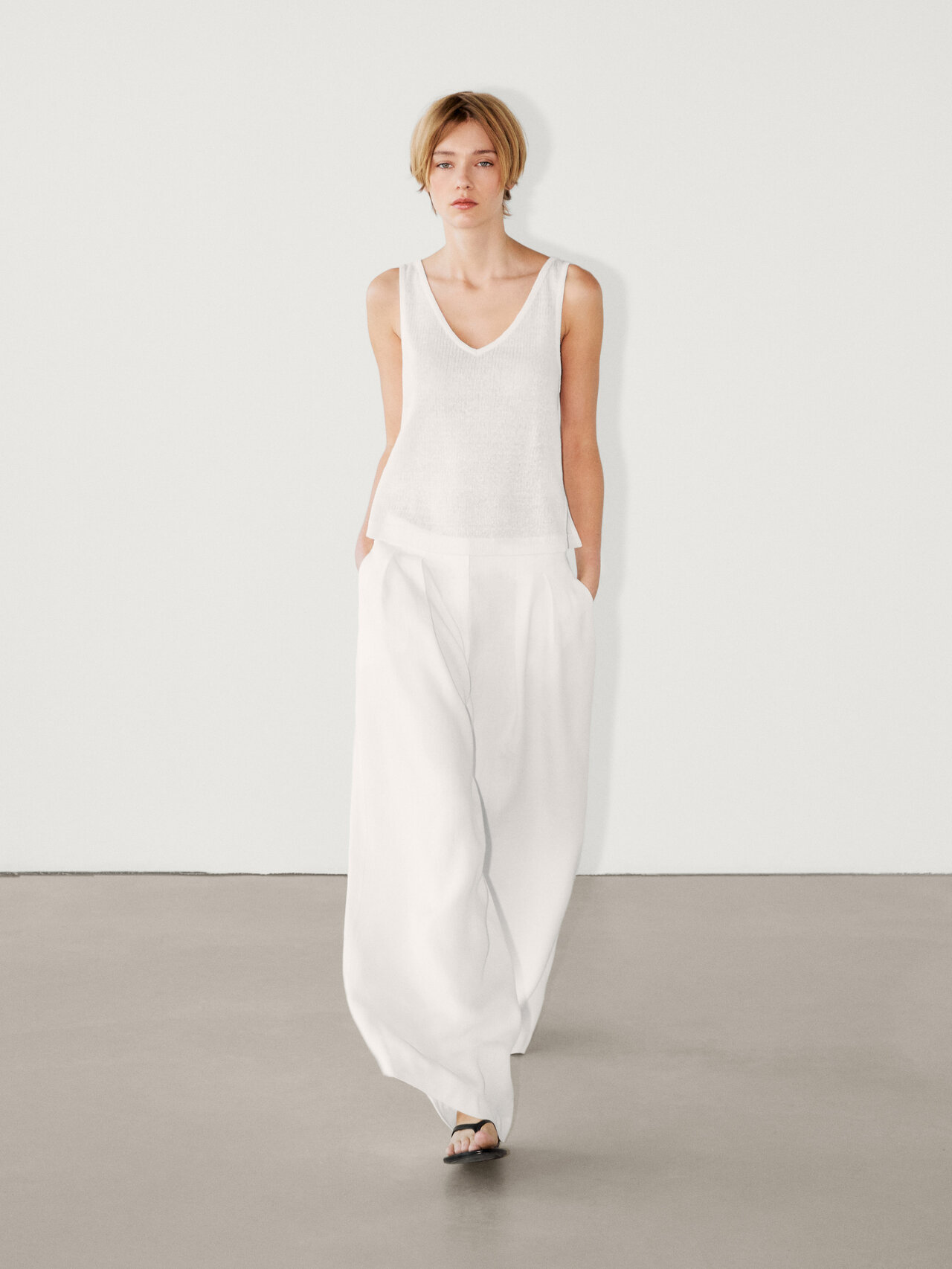 100% linen strappy top · Cream, Red, Anthracite Grey · T-shirts  