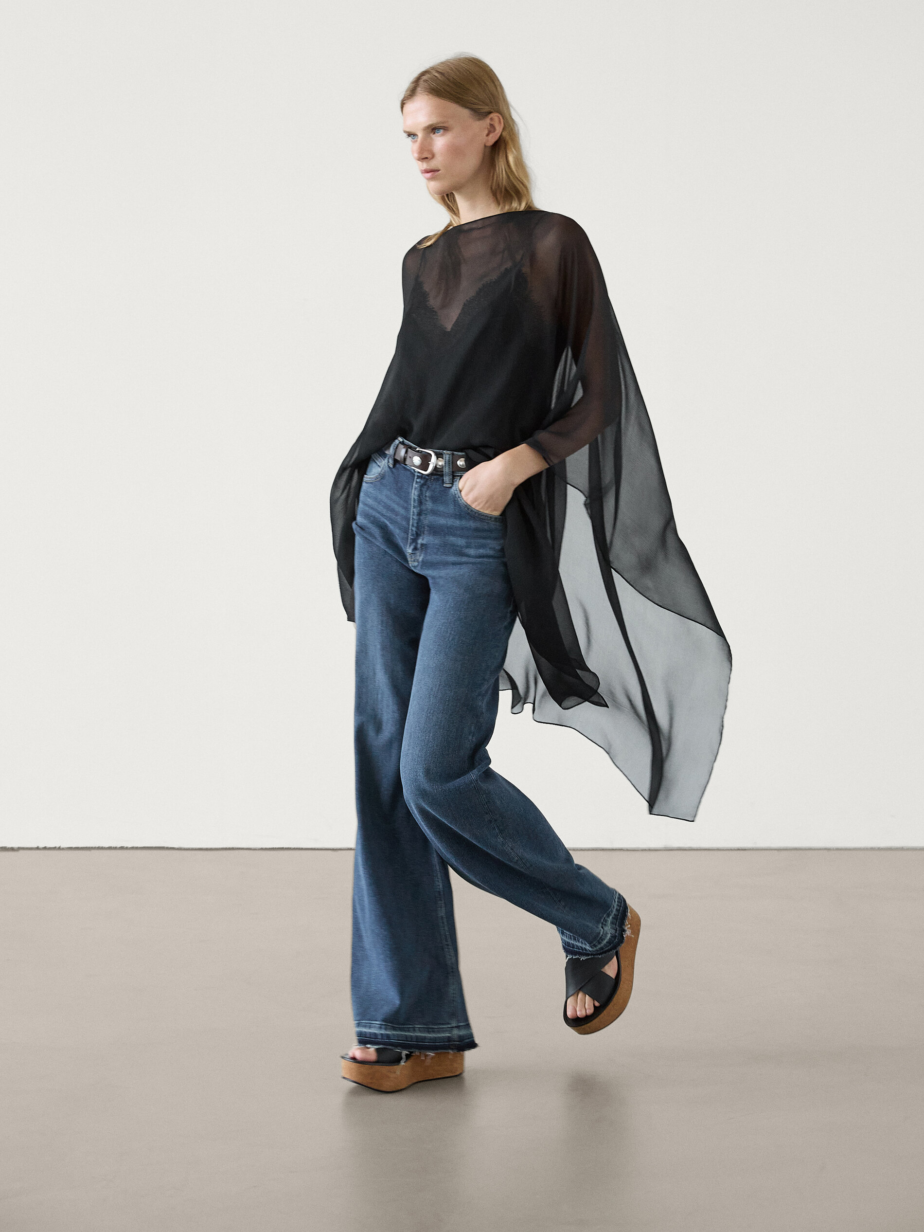 Shop Massimo Dutti Langer, Halbtransparenter Cape-mantel Aus Seide In Schwarz