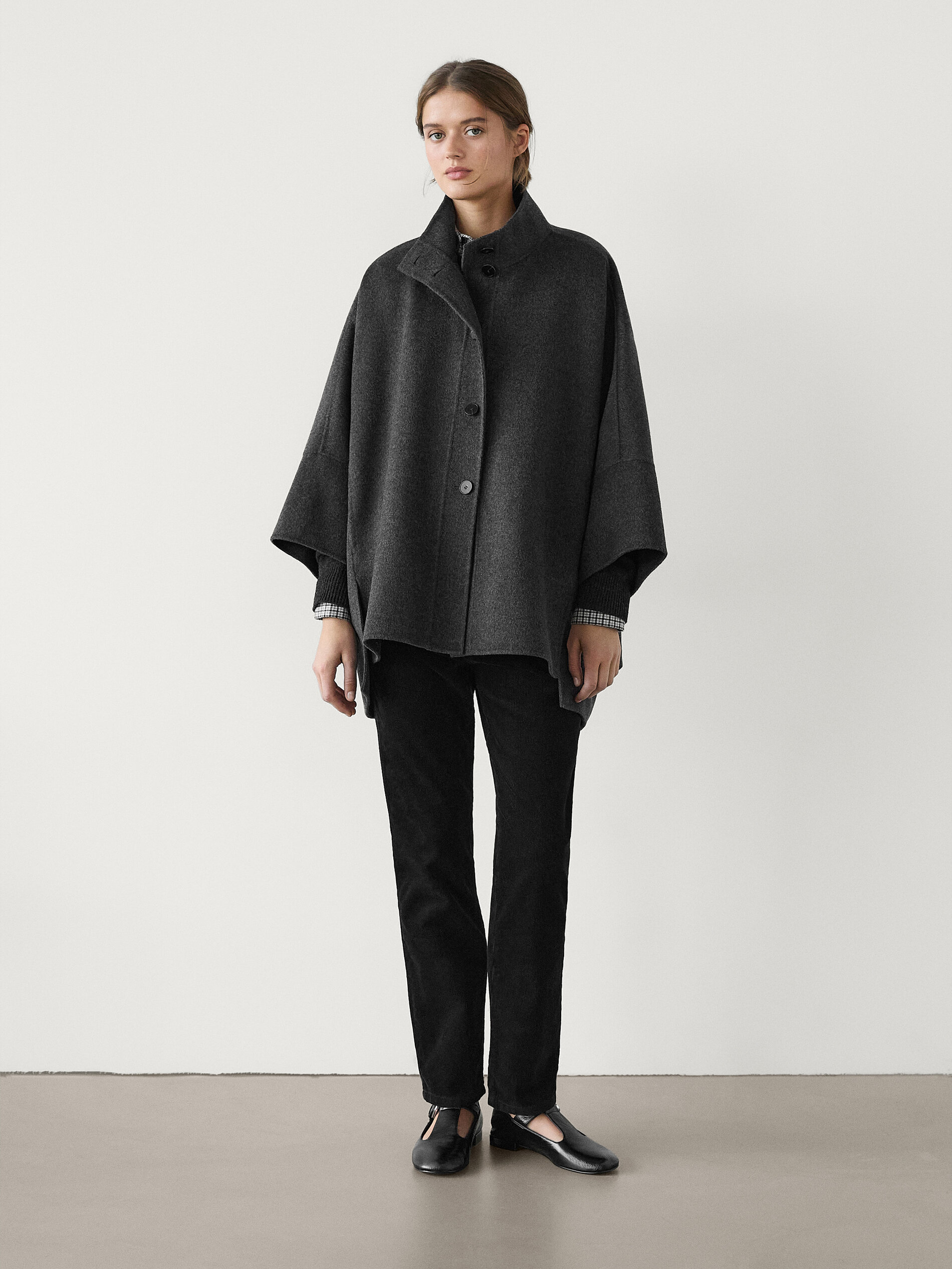 Wool blend voluminous cape · Grey · Coats And Jackets | Massimo Dutti