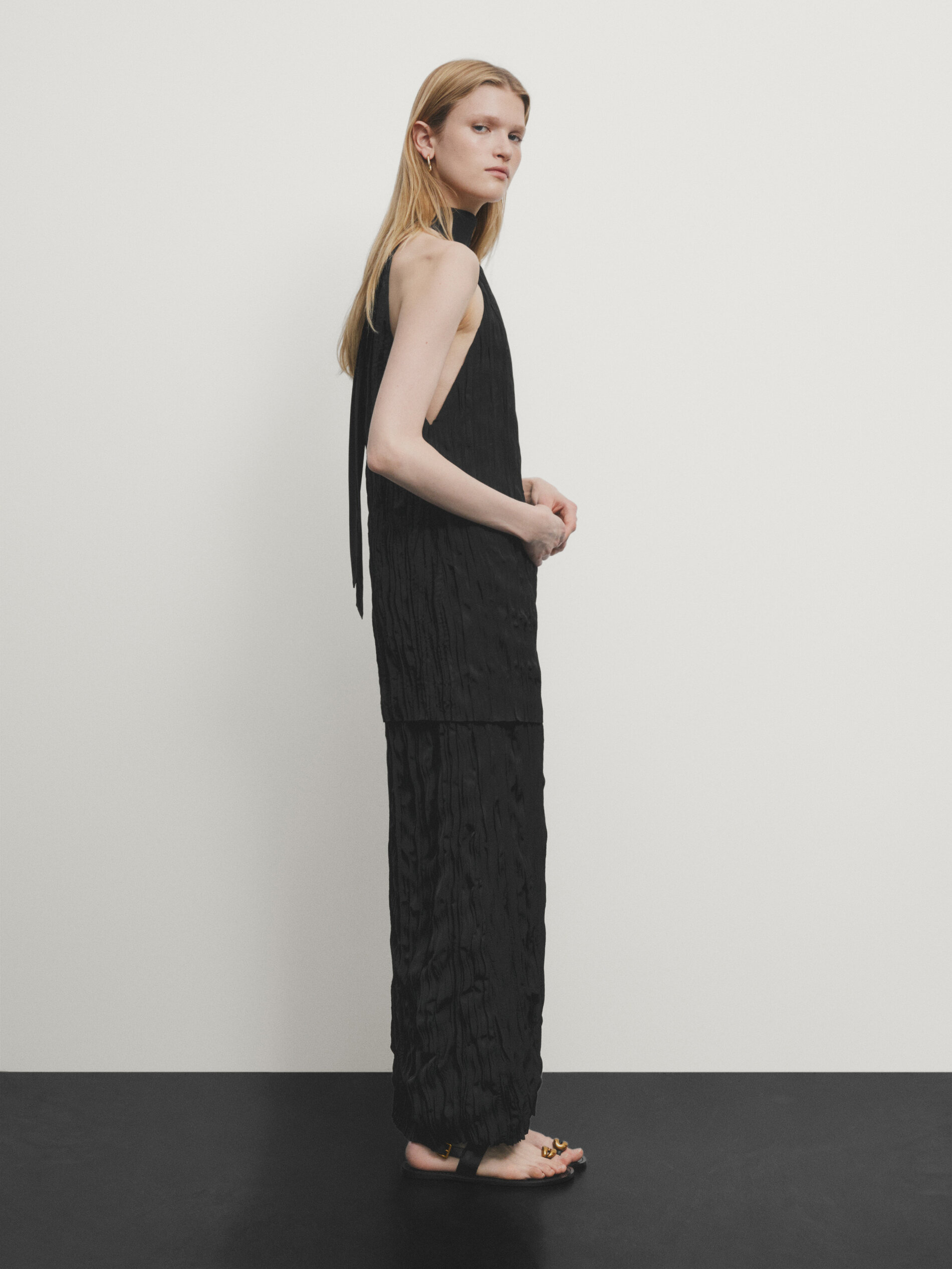 Long pleated halterneck dress · Black · Smart / Dresses And Jumpsuits | Massimo  Dutti