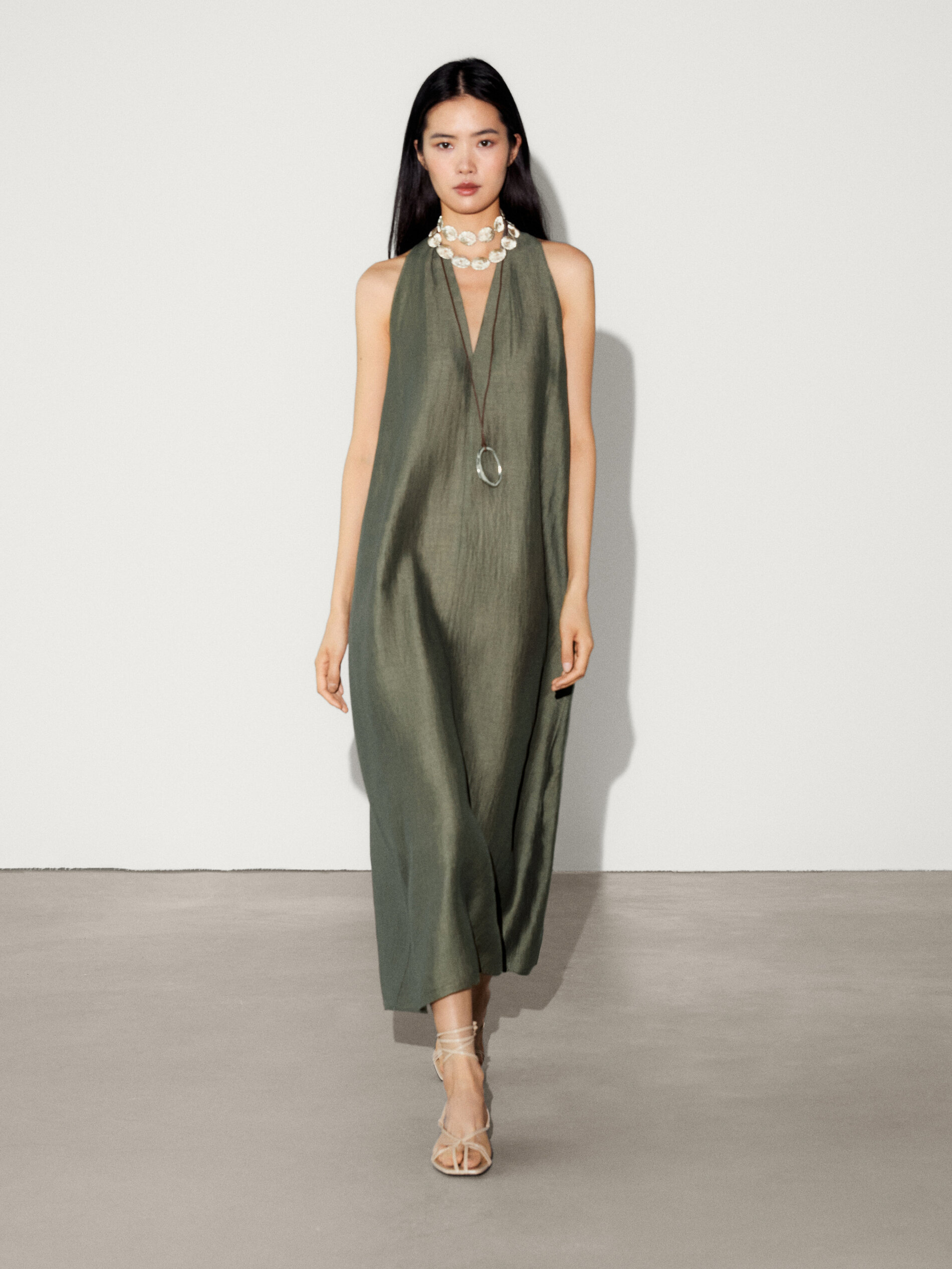 Neckholder-Kleid aus Spitze