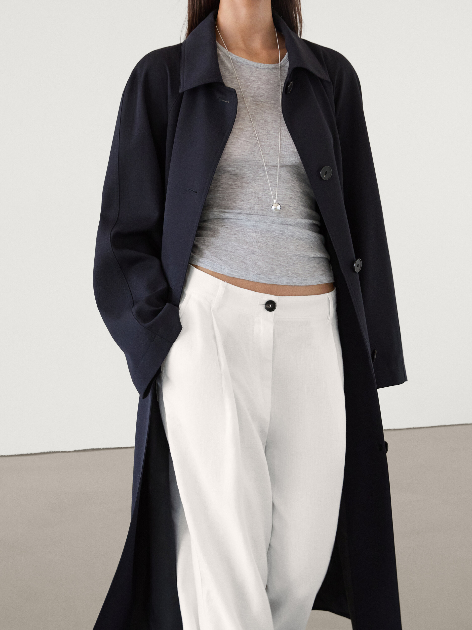 Fließender marineblauer Trenchcoat mit Gürtel · Dunkelmarine 