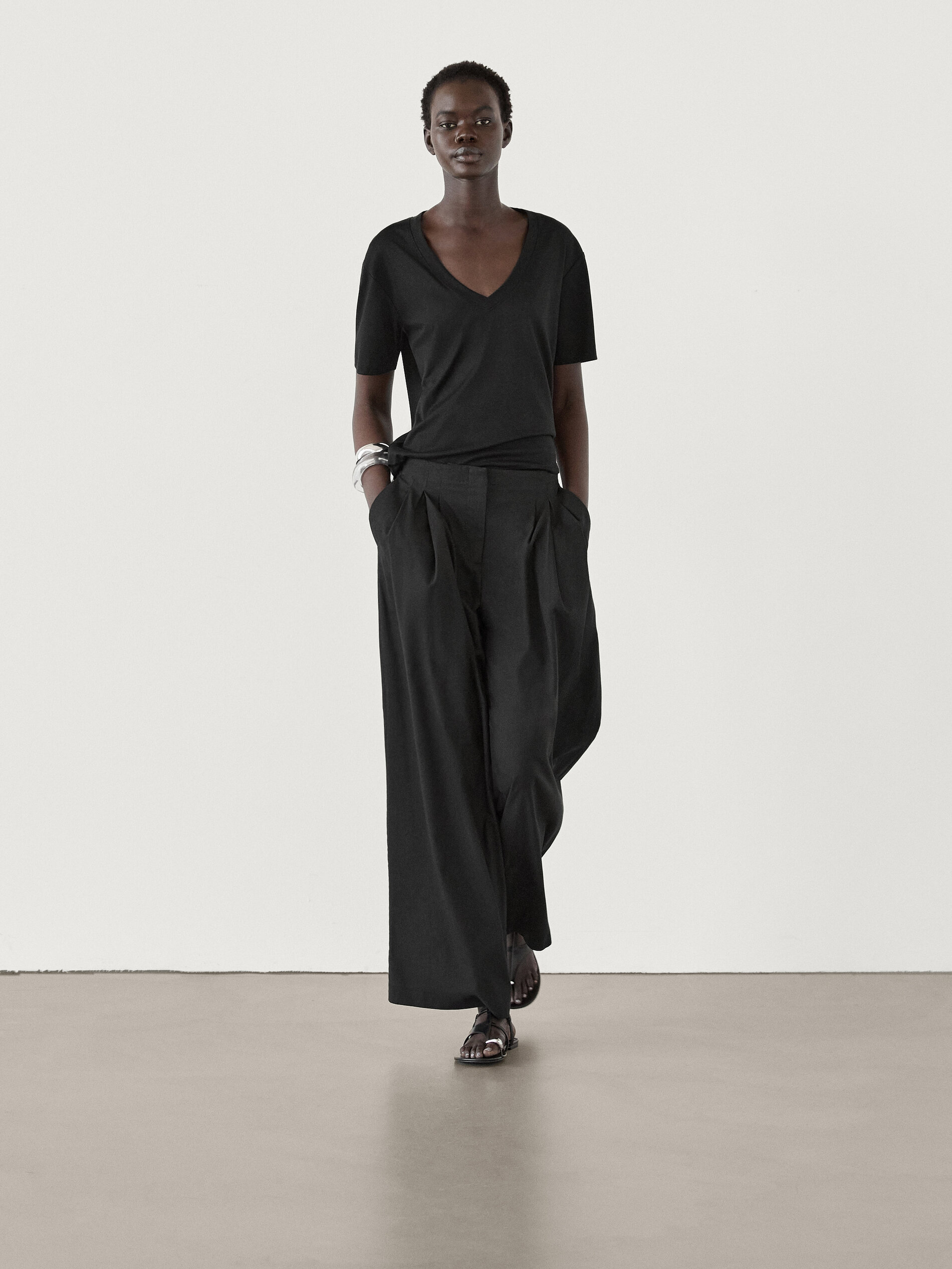 100% cotton V-neck T-shirt · Black, White · T-shirts And Polo Shirts ...