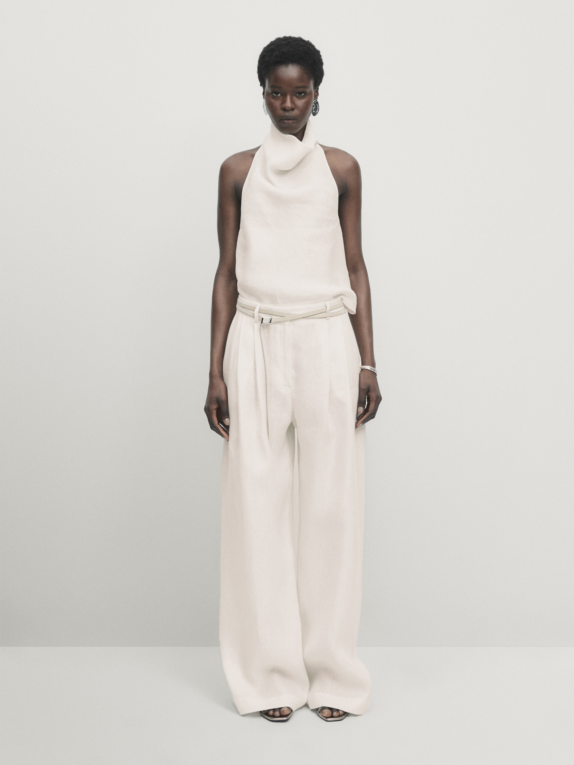 Drapiertes Neckholder-Top aus Leinen – Studio · Gebrochen Weiss  