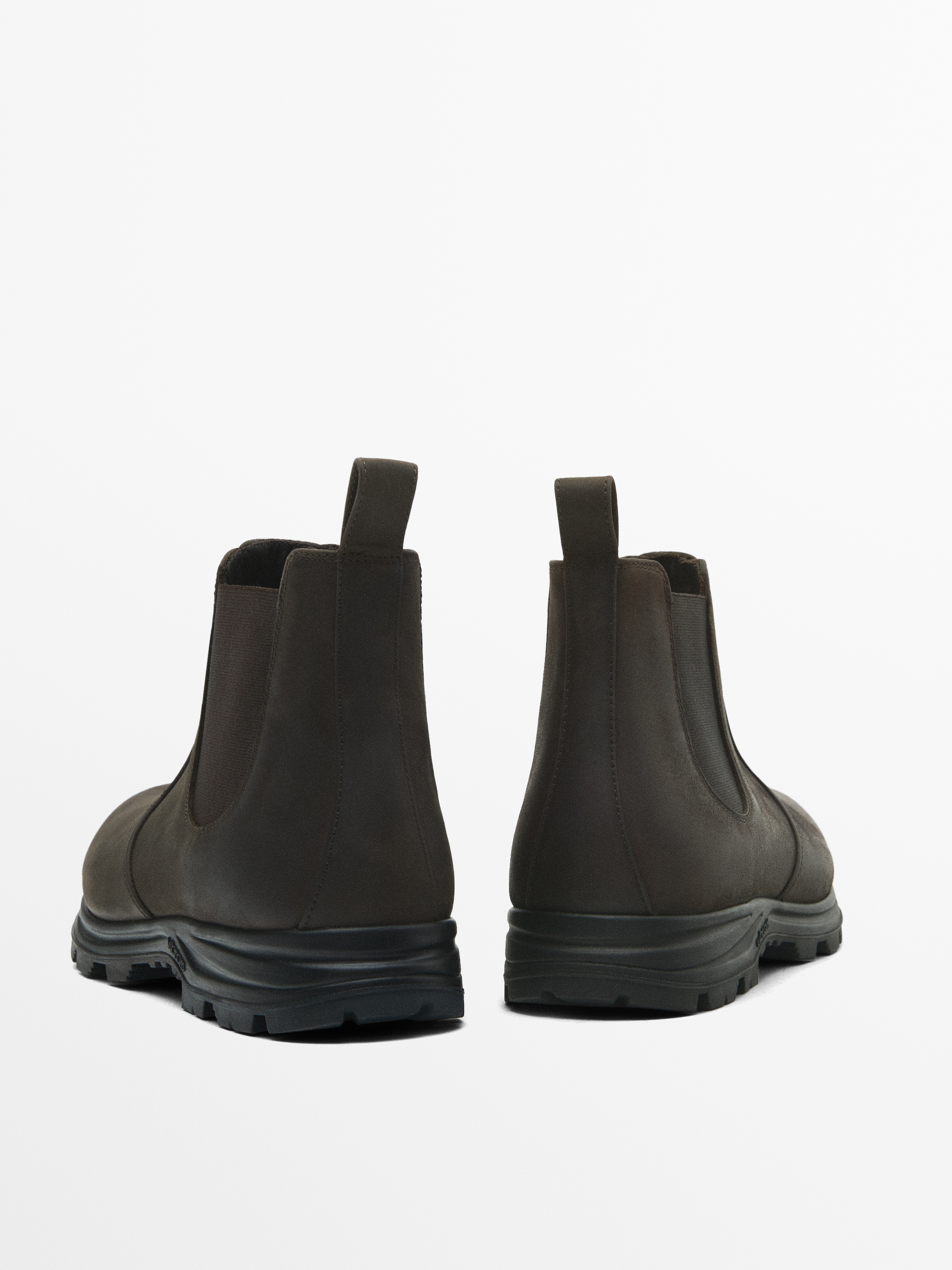 Leather sock ankle boots with vibram® detail_3