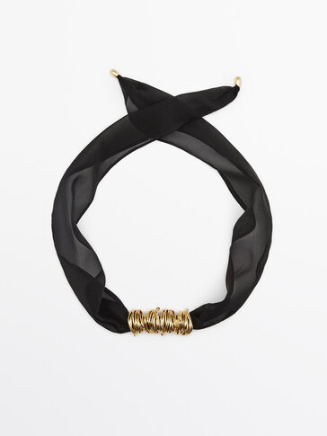 Collier avec pièce à texture torsadée