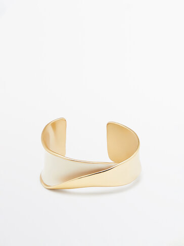 Wide lacquered bracelet