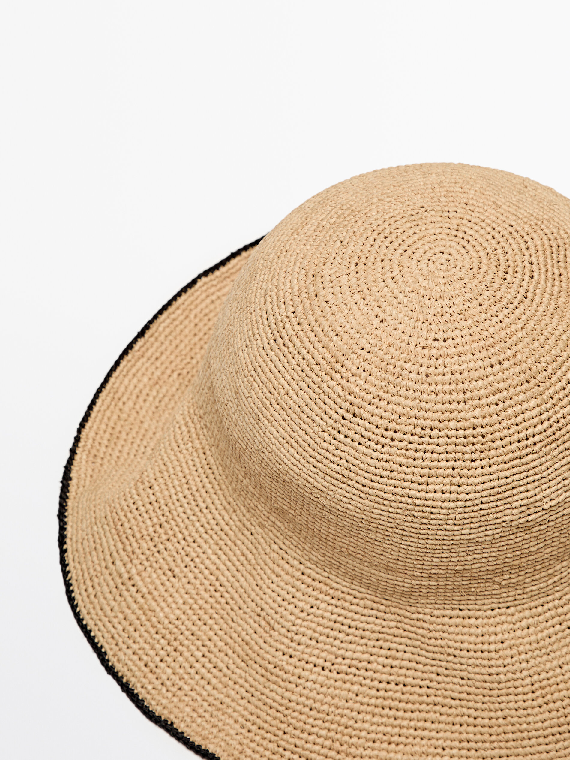 Raffia hat with contrast edge