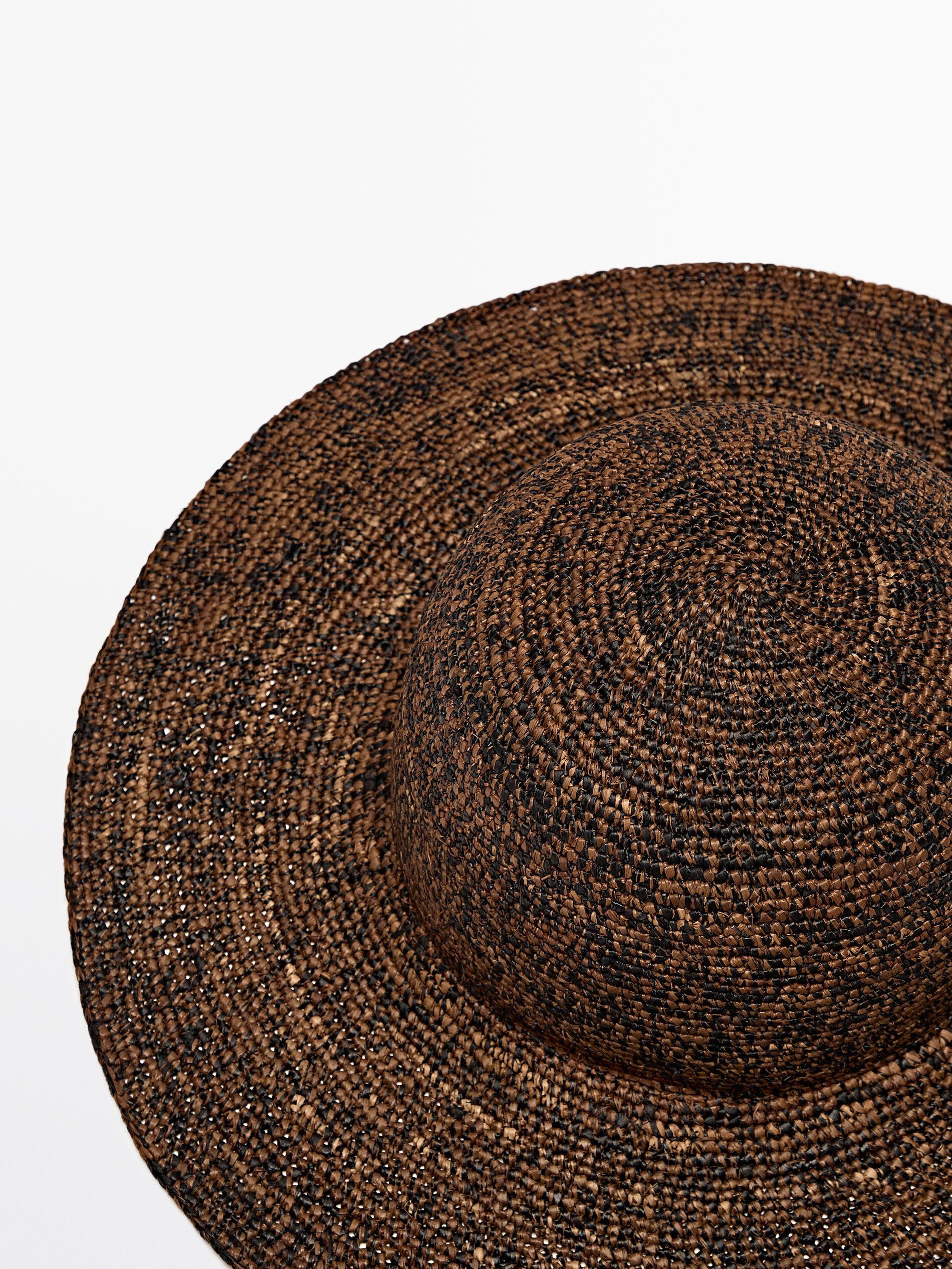 Raffia hat with contrast thread