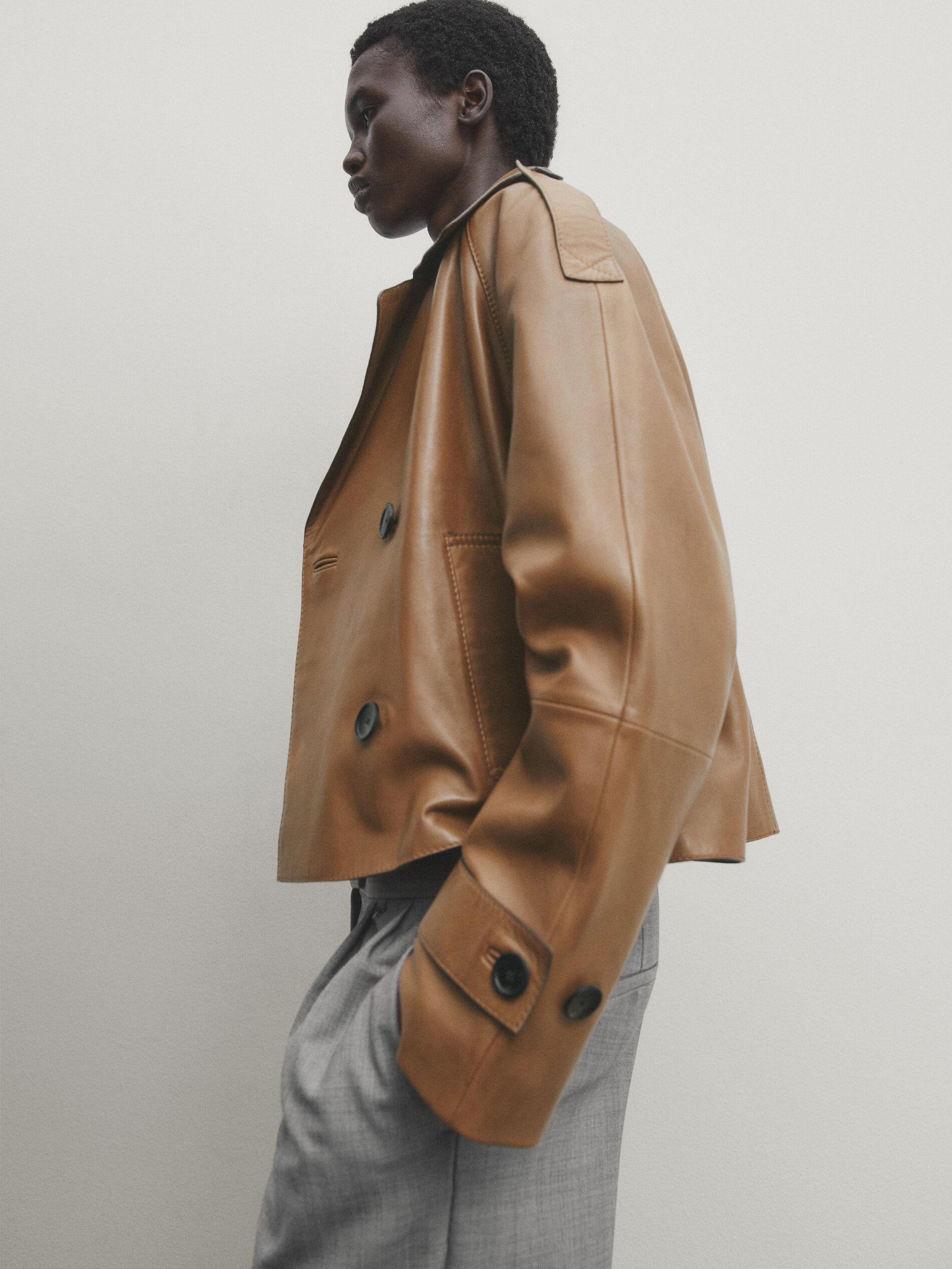 Short nappa leather trench coat · Camel · Skirts | Massimo Dutti