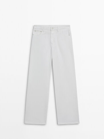 Los pantalones blancos son tendencias gracias a las grandes ideas de Massimo  Dutti en su reciente editorial