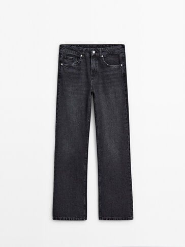 بنطلون جينز full length وخصر متوسط وساق عريضة