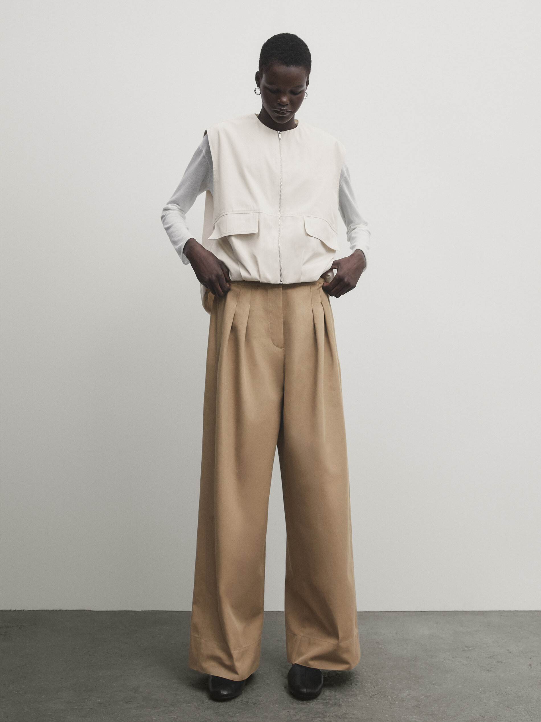 High-waist wide-leg trousers with double dart detail · Washed 