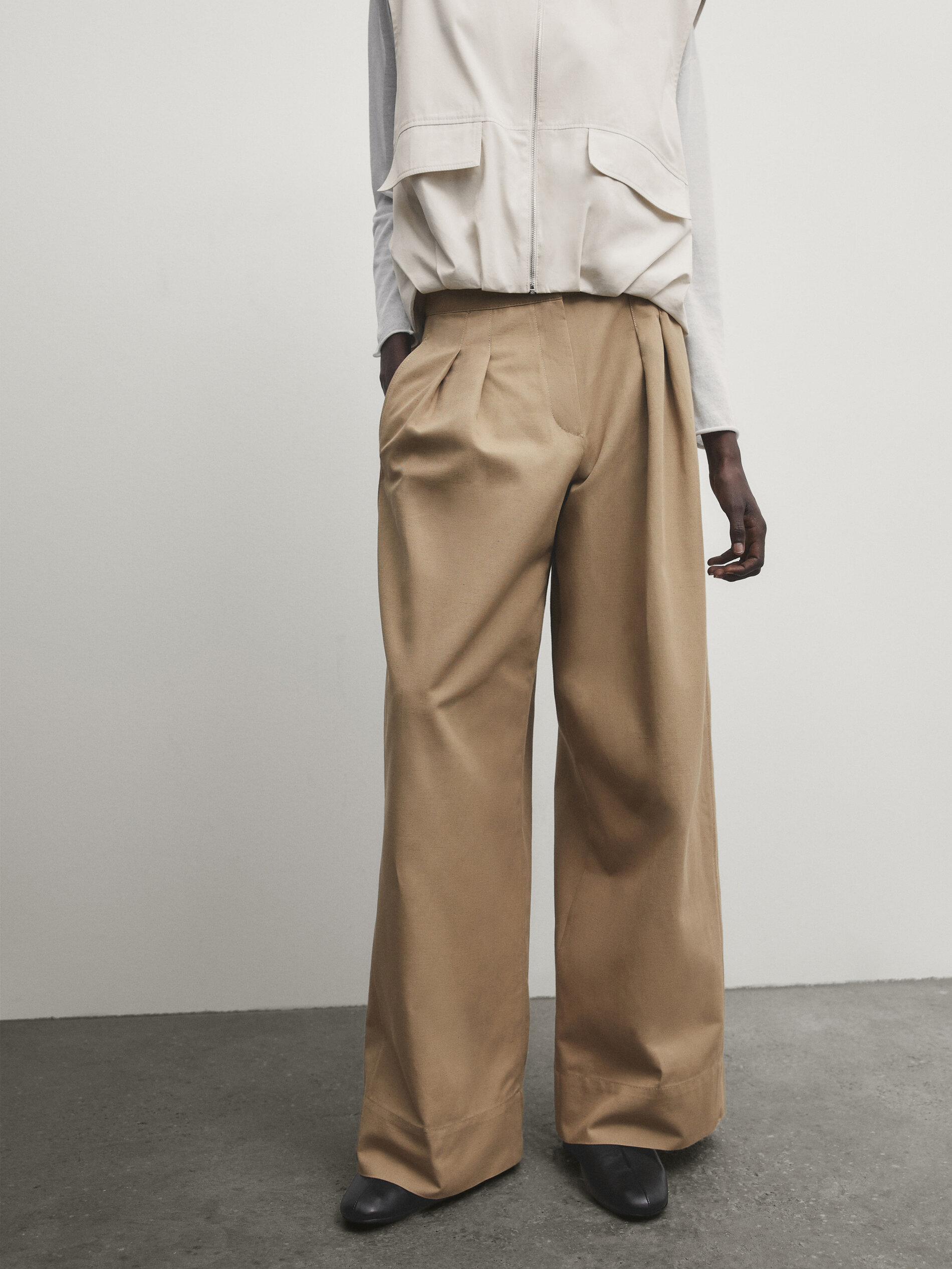High-waist wide-leg trousers with double dart detail · Washed
