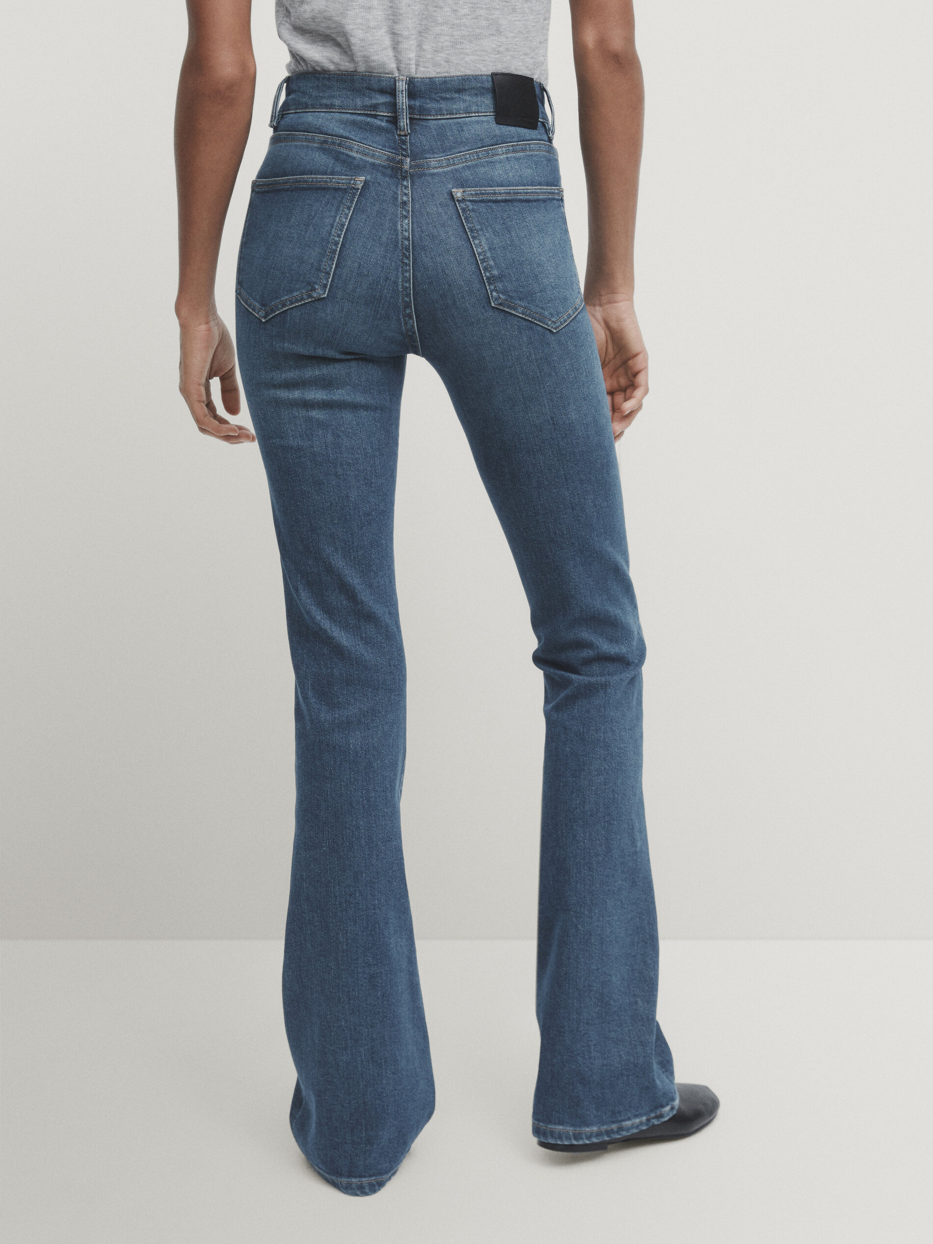 Jeans tiro alto skinny flare