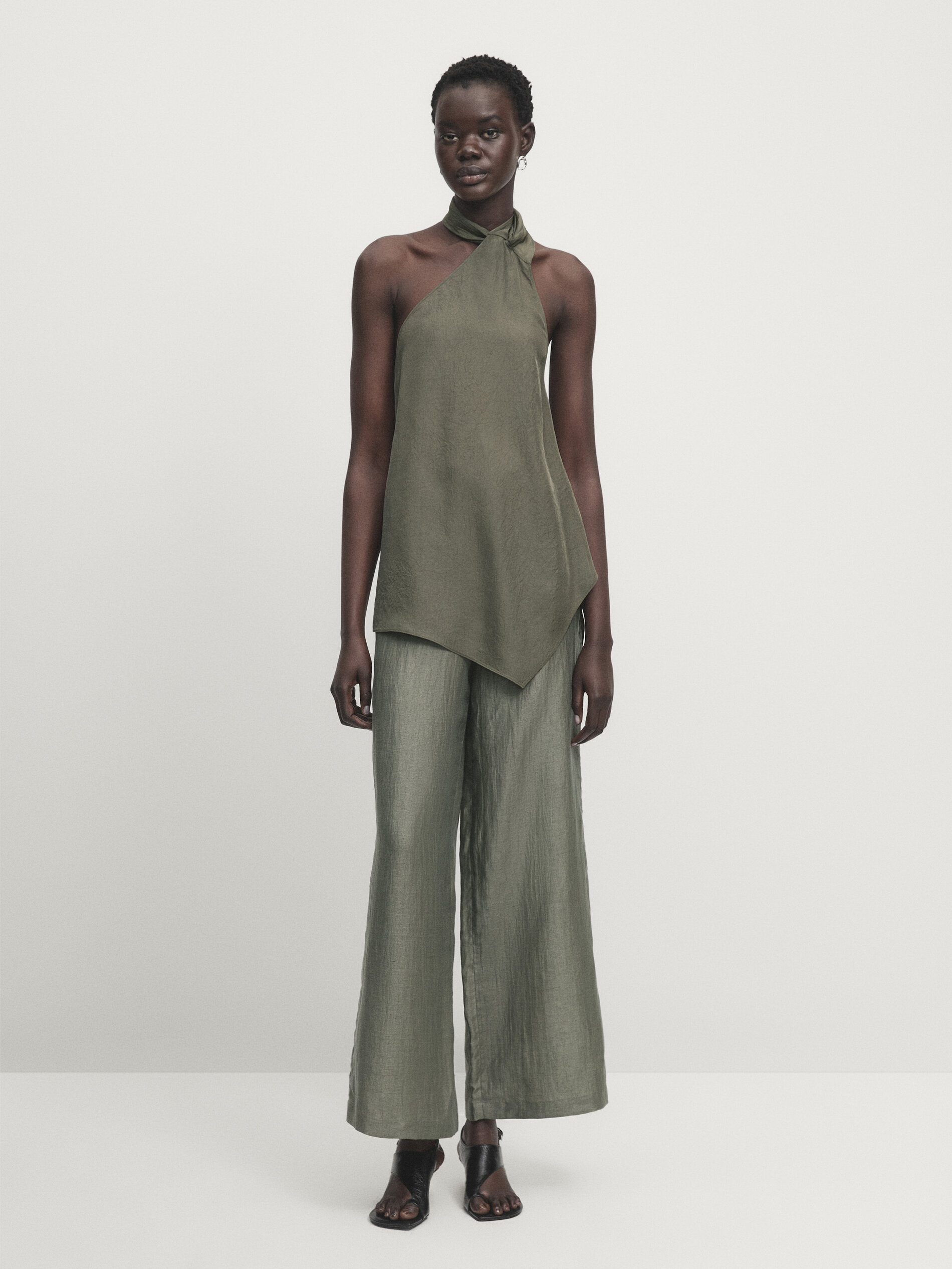 Asymmetrisches Neckholder-Top · Moosgrün · Hemden | Massimo Dutti 