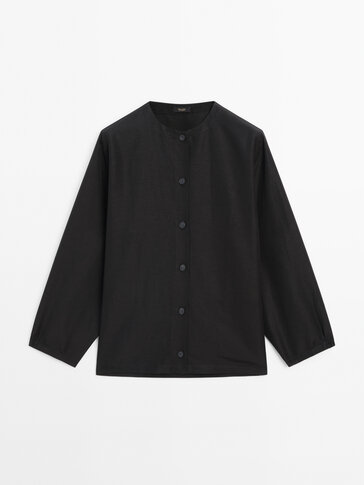 Textured shirt with buttons