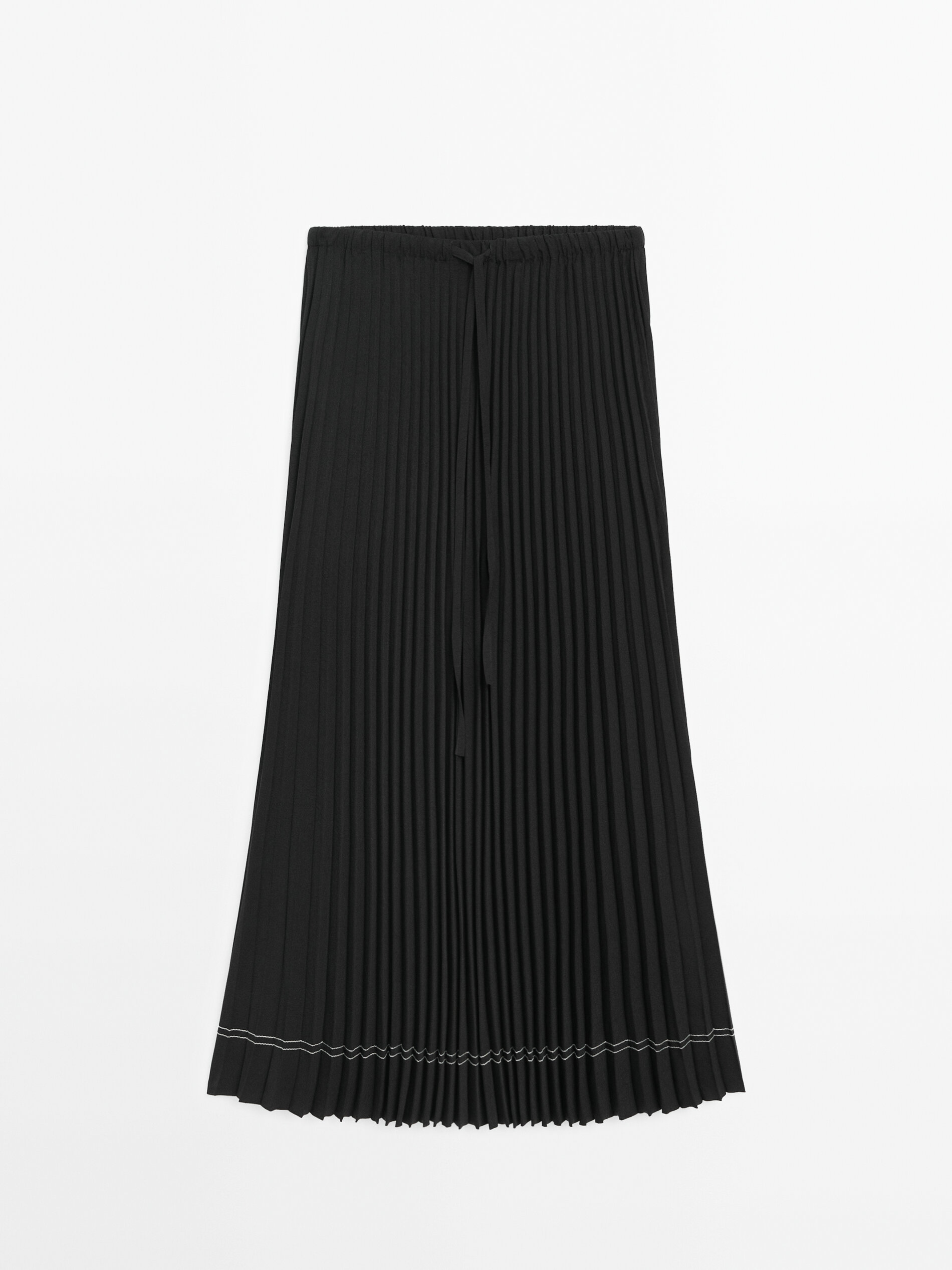 Pleated skirt with laces