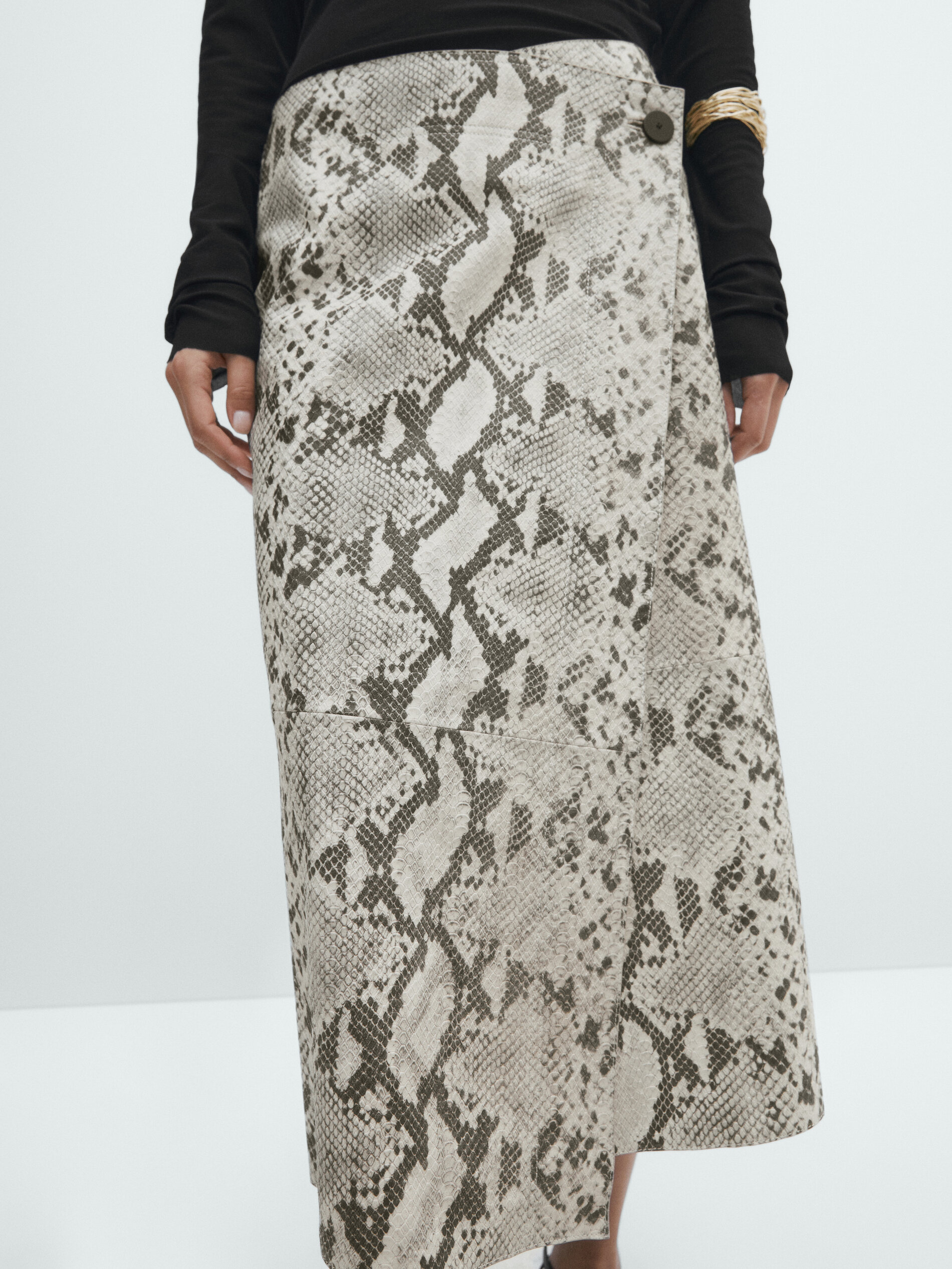 Snakeskin print leather midi skirt · Ivory · Skirts Massimo Dutti