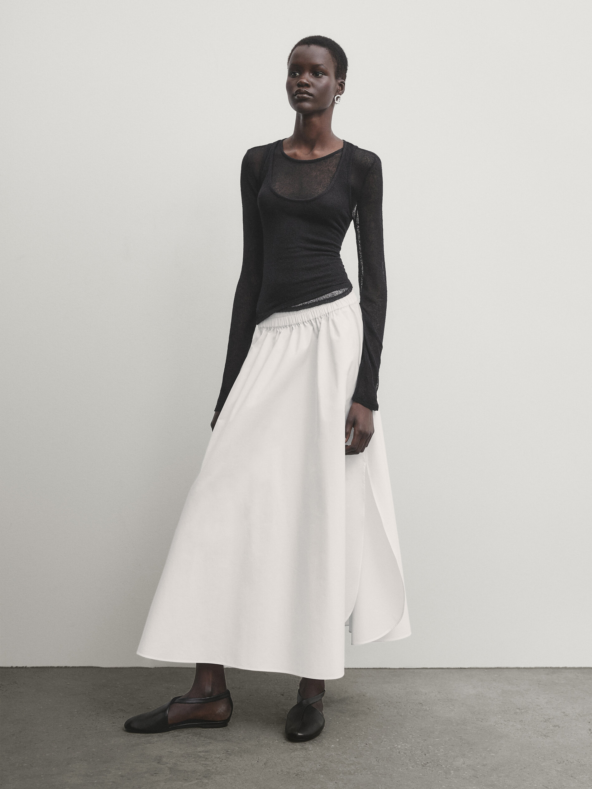 Voluminous poplin midi skirt · White · Smart / Skirts | Massimo Dutti