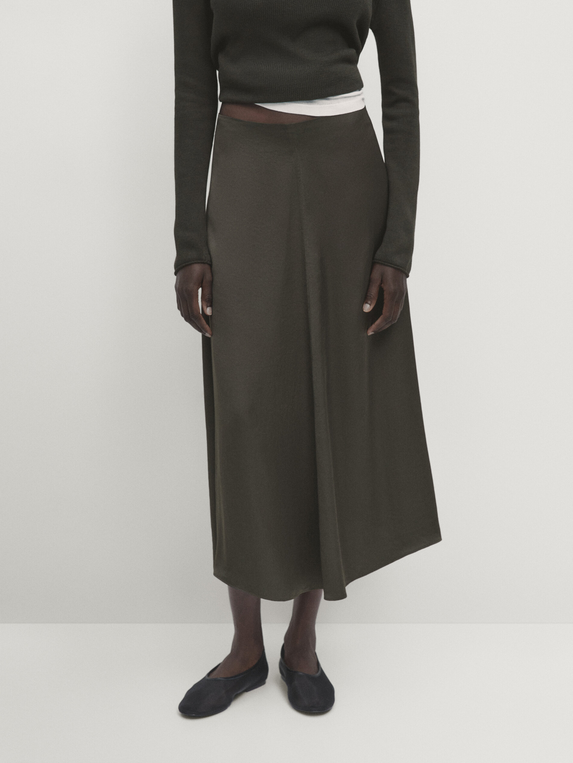 Voluminous satin midi skirt · Lead · Smart / Skirts | Massimo Dutti