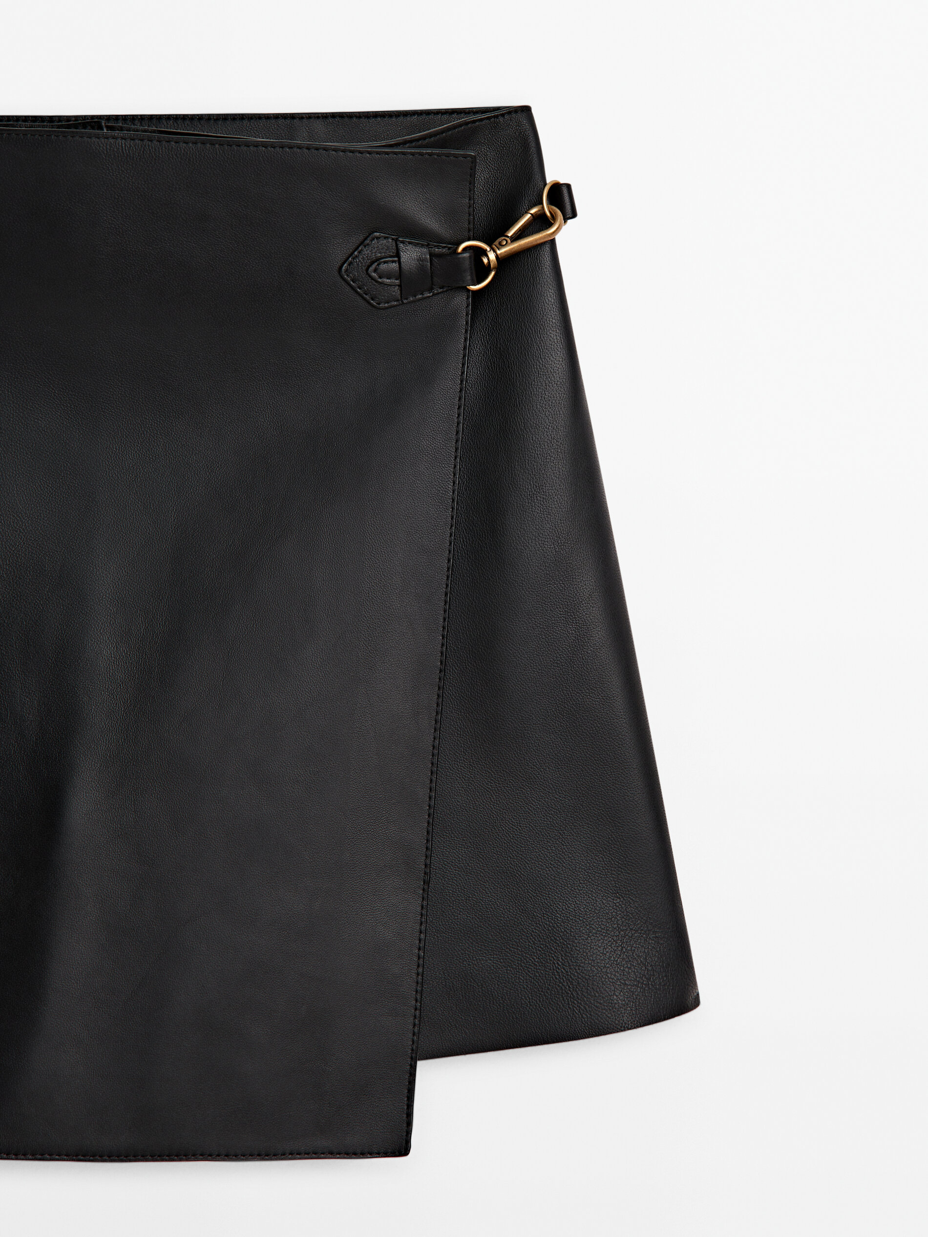 Black nappa leather mini skort · Black · Skirts | Massimo Dutti