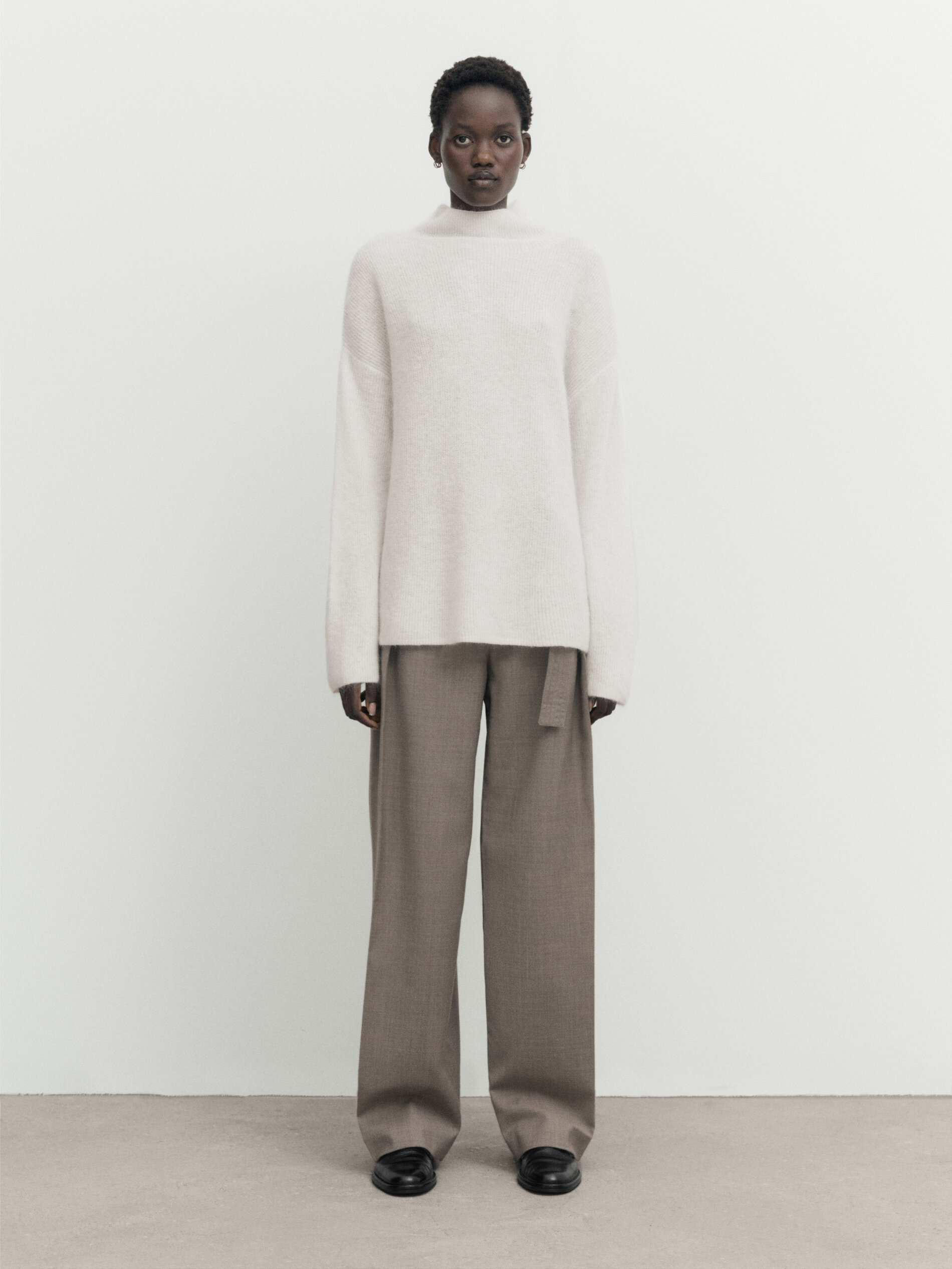 Massimo Dutti Weicher Pullover Mit Perlstoff Und Stehkragen In Gebrochen Weiss